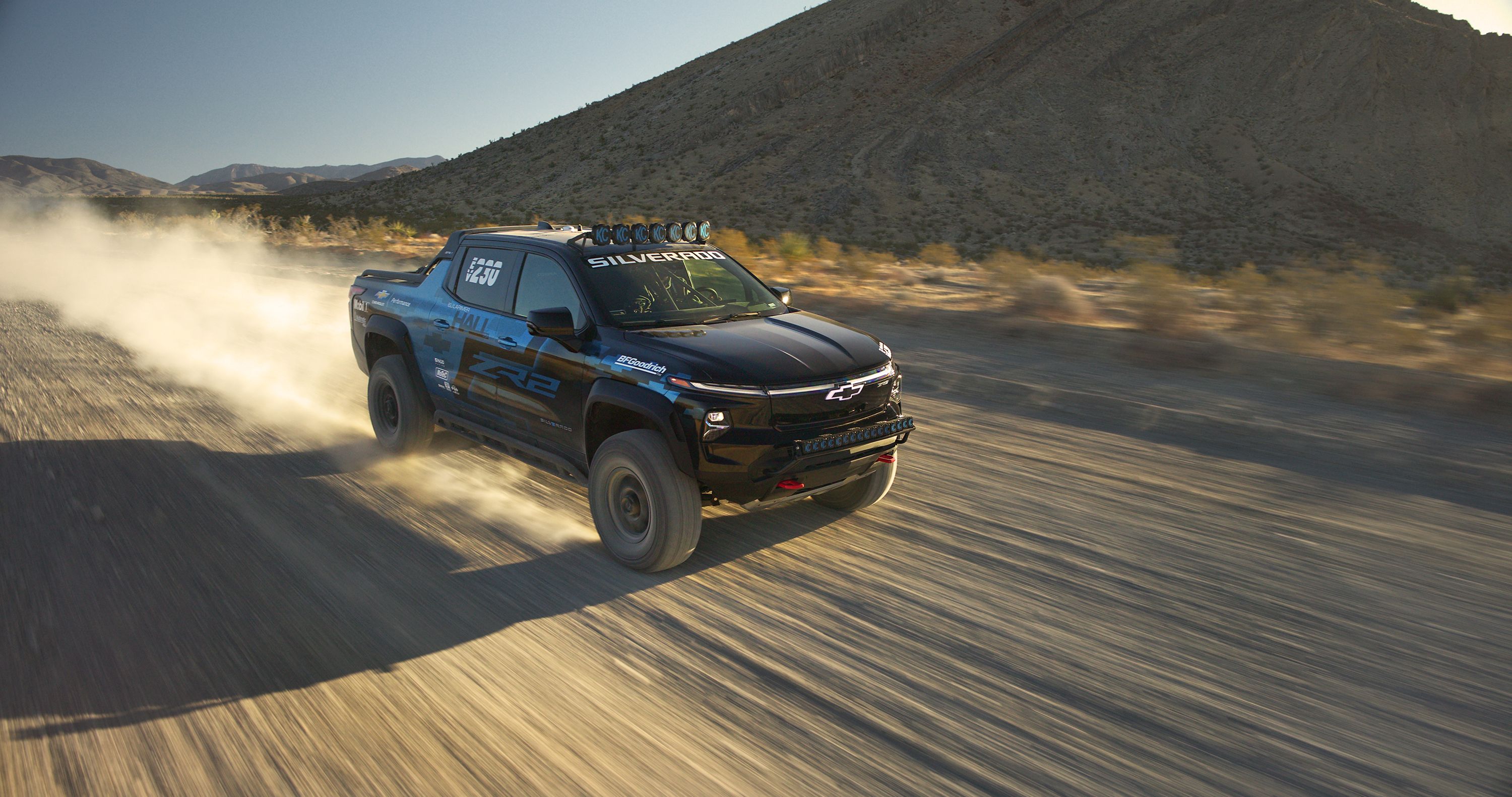 Chevrolet Silverado EV ZR2 – 1,100 at gücündə yarış pikapı