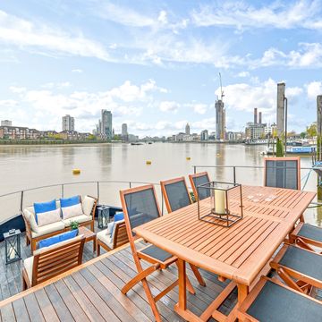 Houseboat for sale in Chelsea