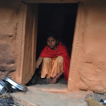 isolate in capanne durante il ciclo, la storia delle donne intoccabili del nepal