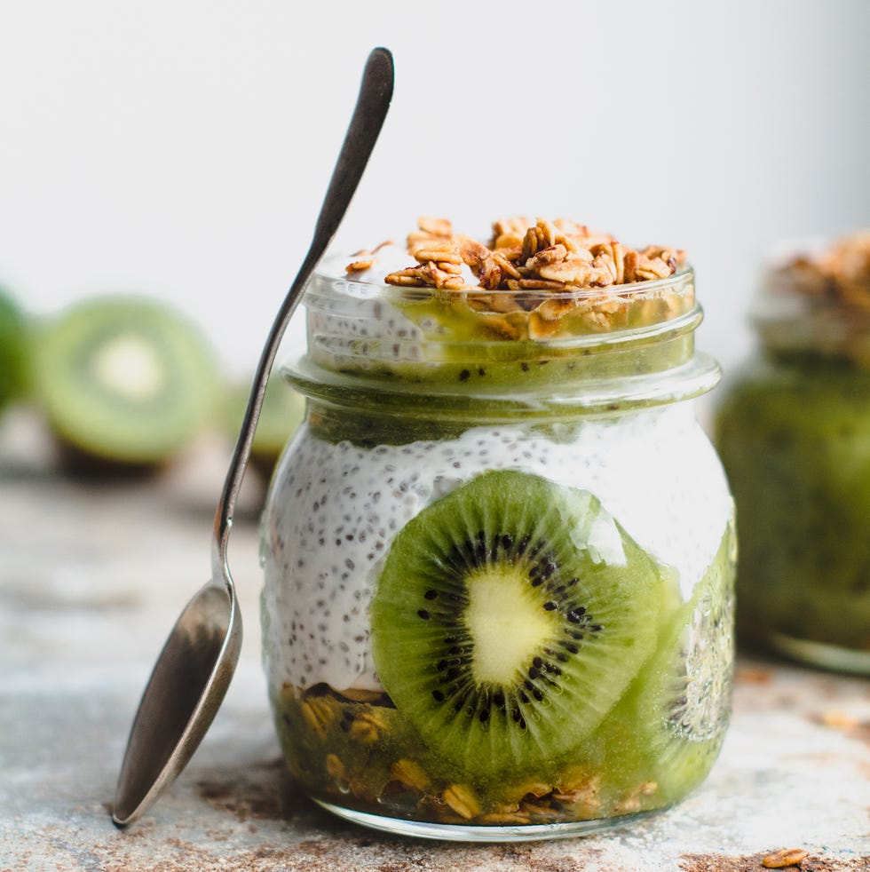 healthy snacks for weight loss   chia pudding with kiwi, granola and almonds in a jar