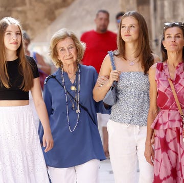 Reina Letizia, princesa Leonor, infanta Sofía y reina Sofía reina letizia, princesa leonor, infanta sofía y reina sofía