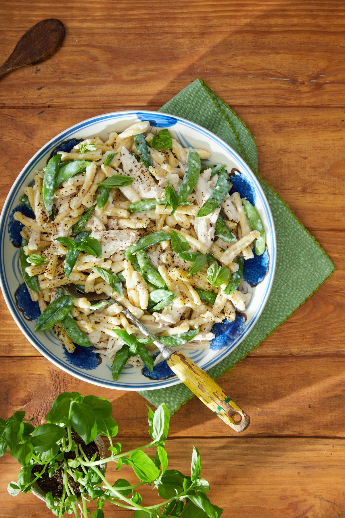 Chicken and Snap Pea Pasta with Creamy Garlic-Basil Sauce Recipe