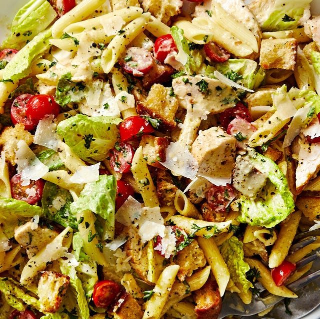 https://hips.hearstapps.com/hmg-prod/images/chicken-caesar-pasta-salad-index-64a7182b2918d.jpg?crop=0.425xw:0.849xh;0.343xw,0.109xh&resize=640:*