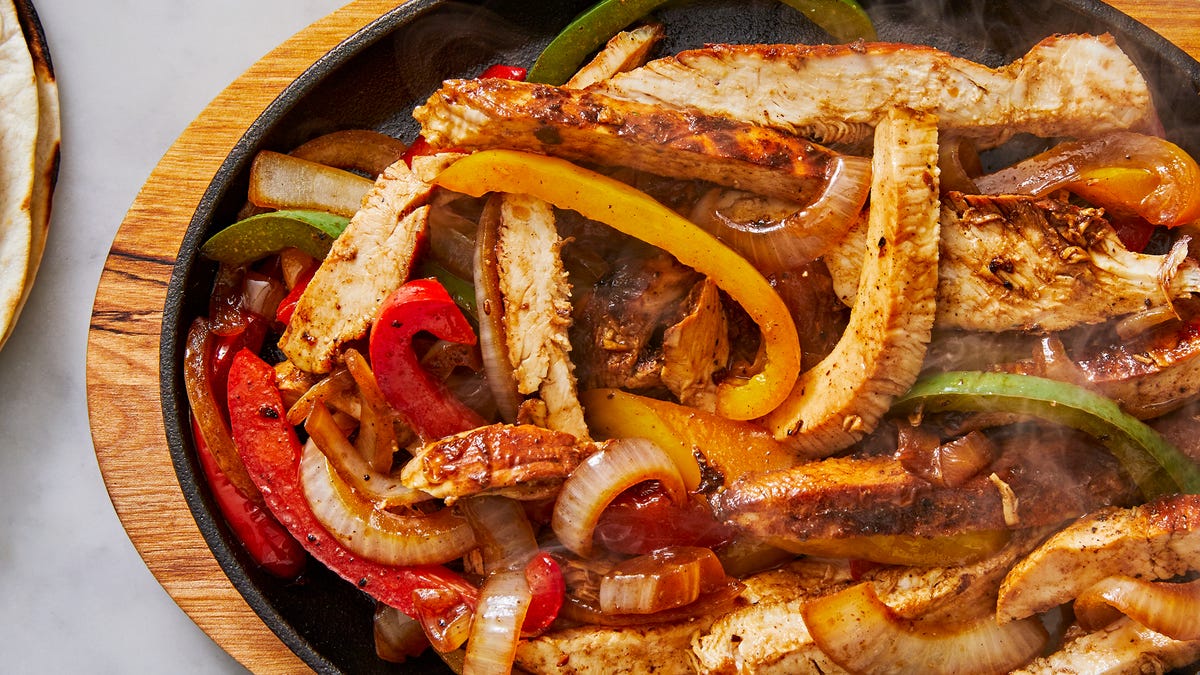 Best Chicken Fajitas Recipe - How To Make Chicken Fajitas