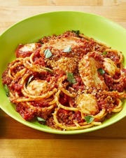 chicken spaghetti and tomato sauce