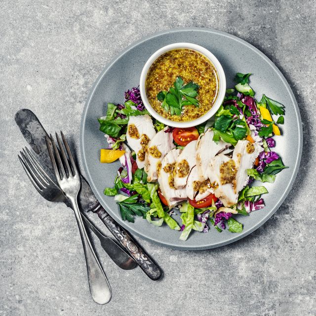 https://hips.hearstapps.com/hmg-prod/images/chicken-with-salad-royalty-free-image-1673038524.jpg?crop=0.966xw:0.966xh;0.0345xw,0&resize=640:*