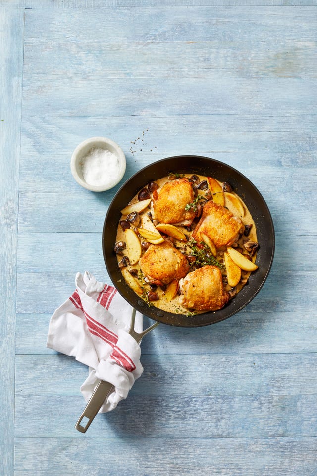 chicken with sautéed apples and mushrooms