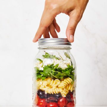 chickpeas, tomato, olives, arugula and feat in a mason jar