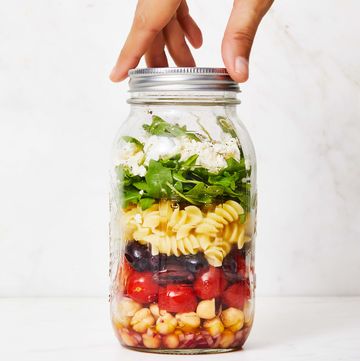 chickpeas, tomato, olives, arugula and feat in a mason jar