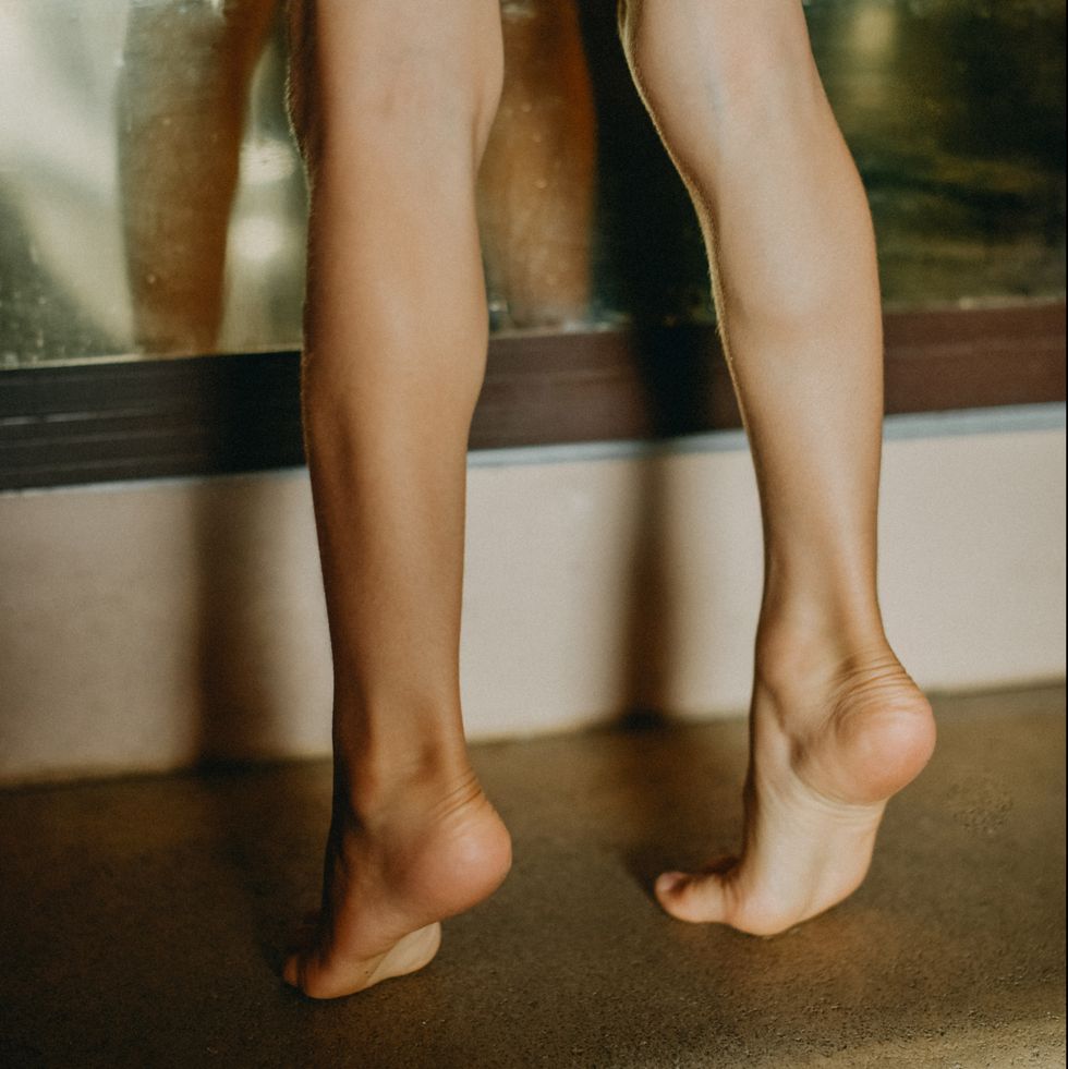 小紅書瘦腿運動「仙女蹲」爆紅！每天踮腳做2動作就能瘦大腿、消小腿肌還同步矯正腿型