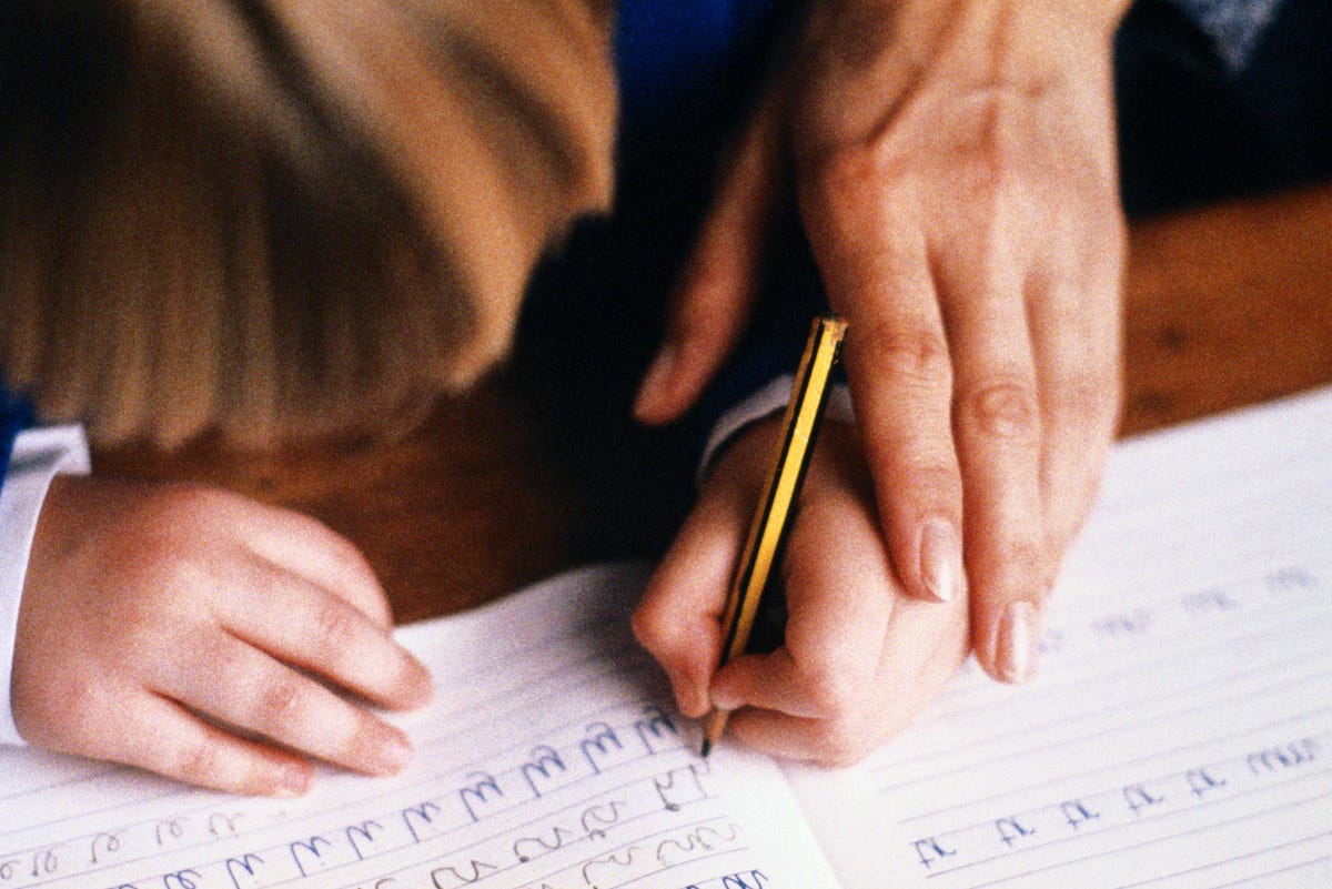 Written practice. Всеобщая леворукость. Левши разновидности. Леворукость в СССР. Леворукость картинки.