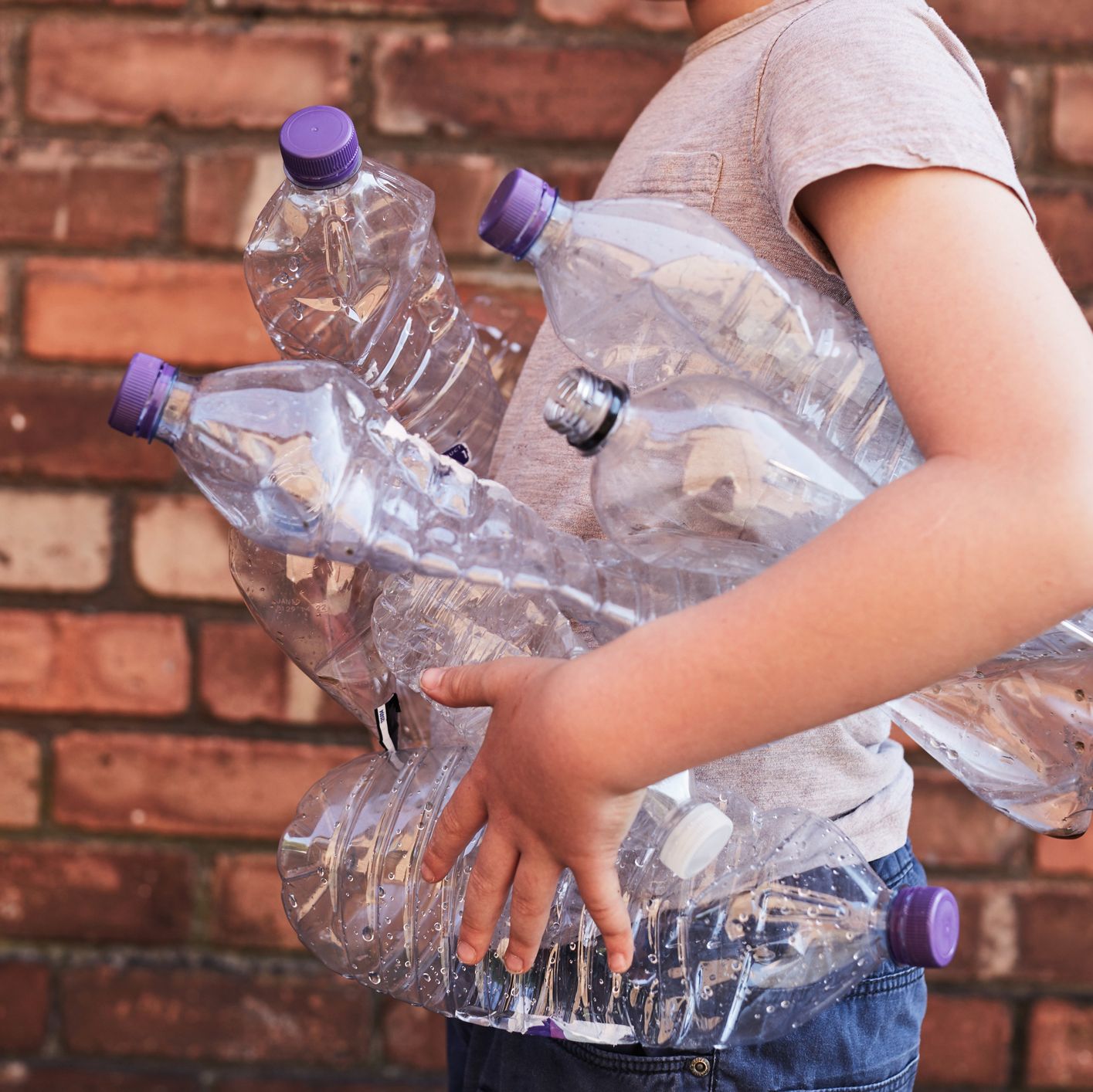 https://hips.hearstapps.com/hmg-prod/images/child-recycling-plastic-bottles-royalty-free-image-992204518-1553178242.jpg?crop=0.667xw:1.00xh;0.221xw,0&resize=2048:*