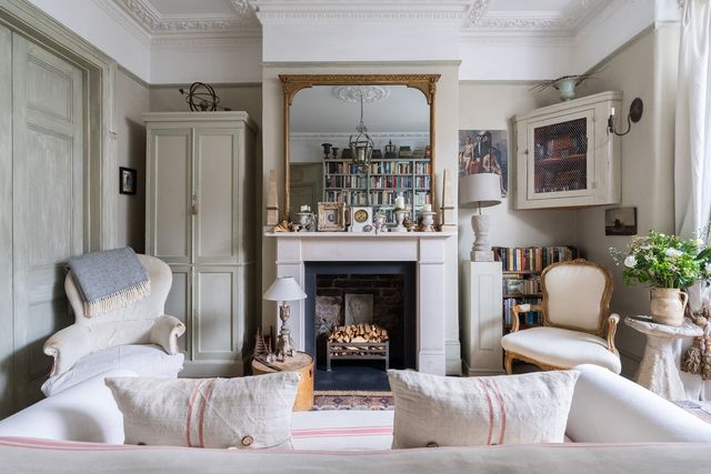 Tour This Country-Style Apartment For Sale in Wandsworth, London