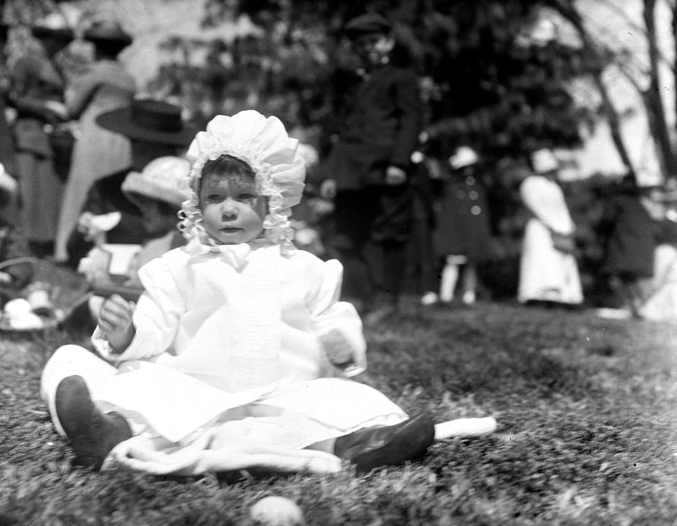 children at the annual easter egg roll at the white house, circa 1911