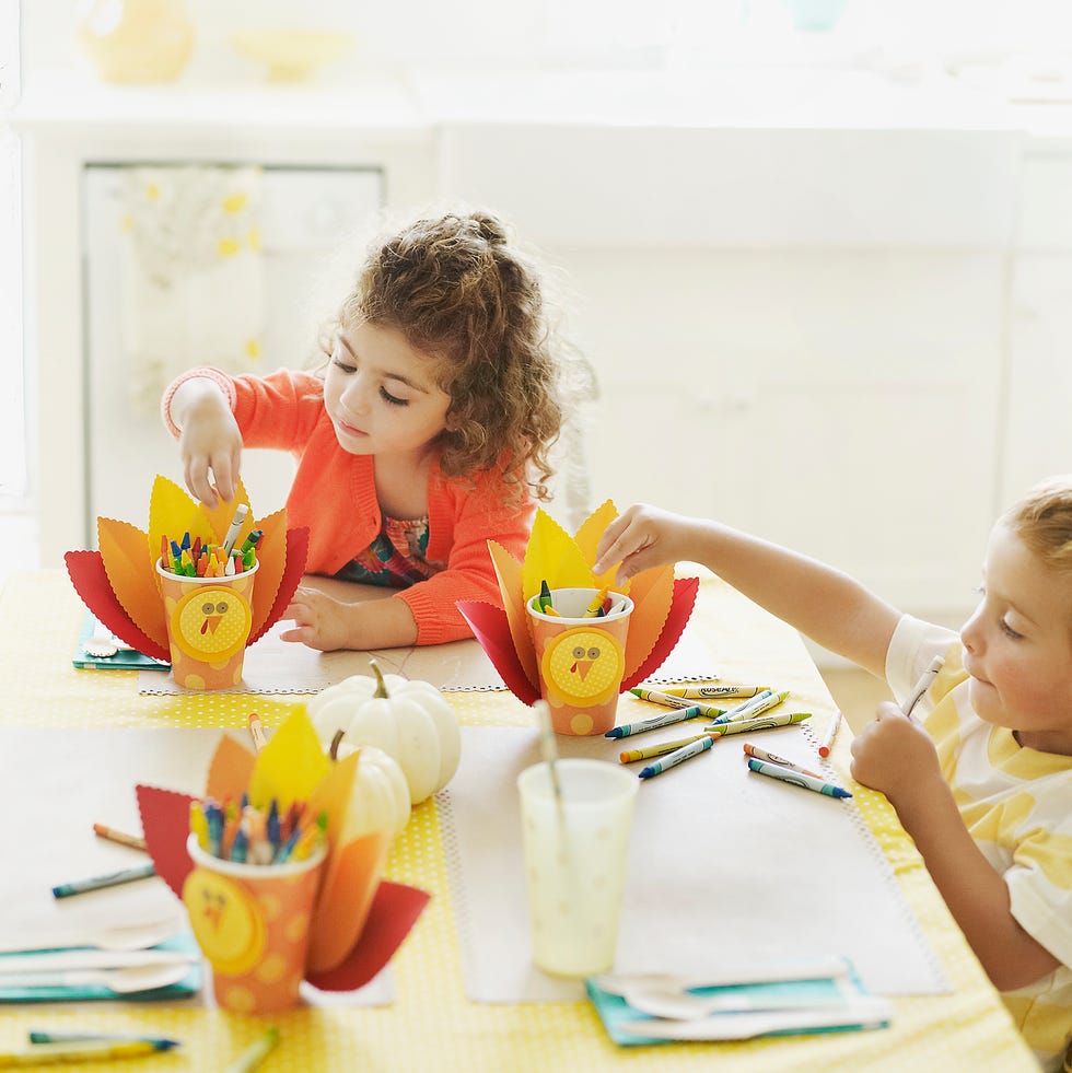 children drawing at thanksgiving table