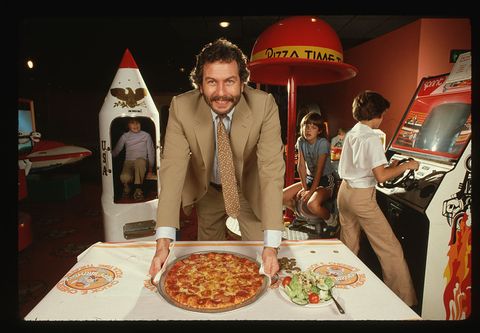 nolan bushnell with pizza
