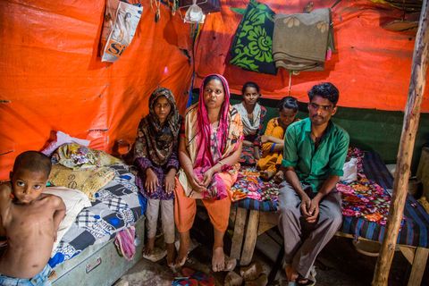 mother and children in dharavi, new delhi slum