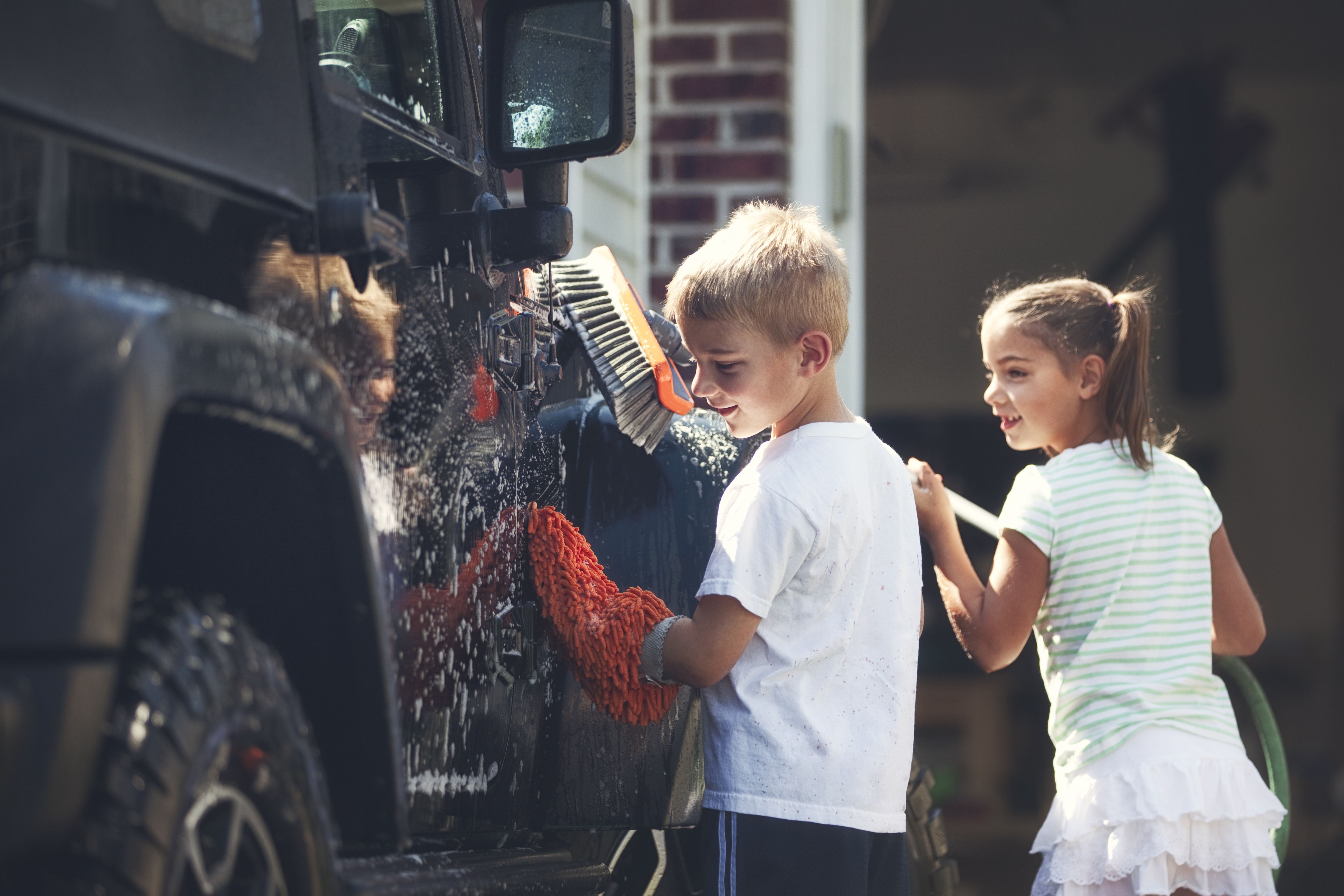 洗車道具おすすめ10選。バケツやタオルなど便利な洗車グッズを紹介