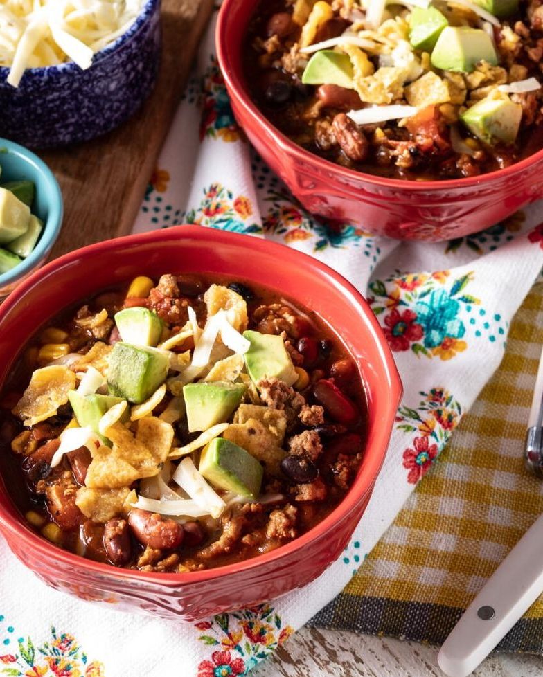 slow cooker turkey chili with avocado and chips