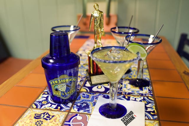 Drink, Liqueur, Distilled beverage, Alcoholic beverage, Alcohol, Barware, Wine glass, Stemware, Beer, Glass, 