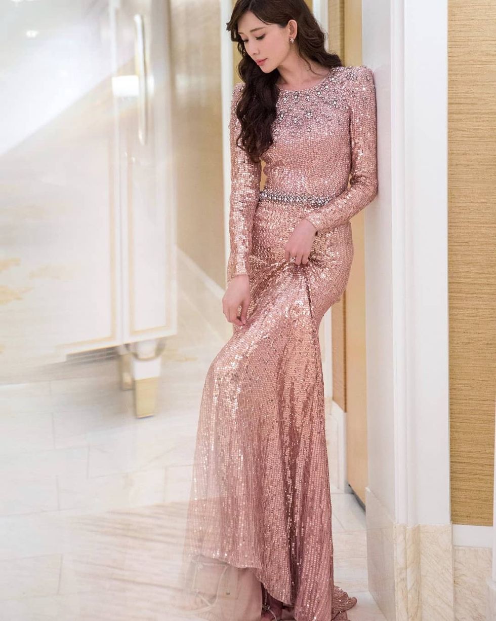 Clothing, Dress, Gown, Pink, Sleeve, Fashion, Neck, Formal wear, Fashion model, A-line, 