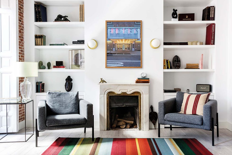 Salón con chimenea