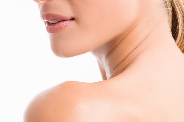 consigue un efecto lifting inmediato y redefine el óvalo facial con la línea de productos diseñadara por el dr serrano en exclusiva para el corte inglés