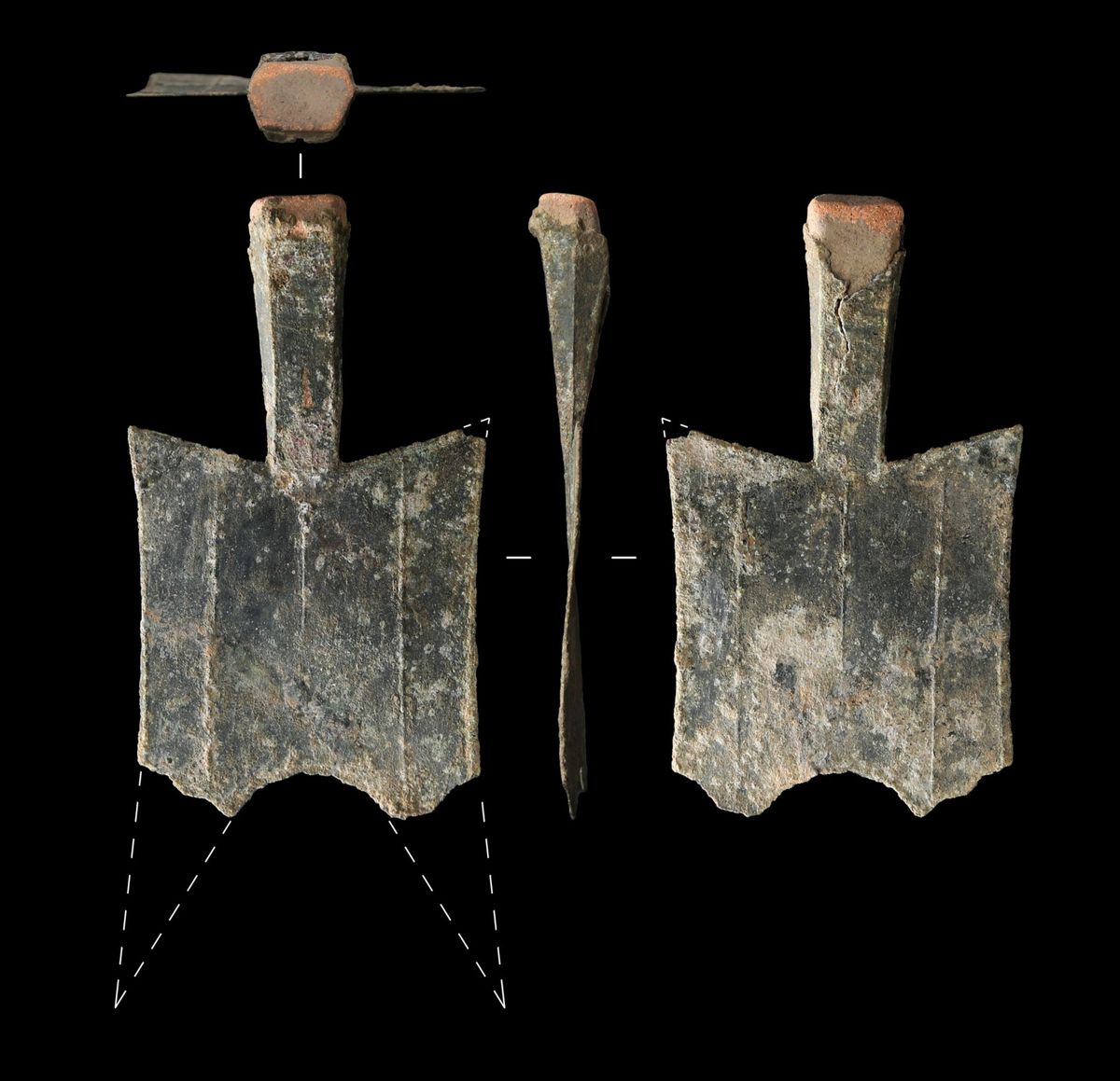 Spadevormige munten zoals de exemplaren die zijn opgegraven op de plek van een oude bronsgieterij in de Chinese provincie Henan behoren tot de oudste Chinese munten van metaal  en mogelijk de oudste ter wereld