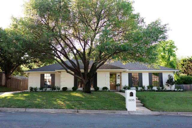 Chip And Joanna Gaines Flip Home For Sale Magnolia Reality House Designed By Joanna Gaines