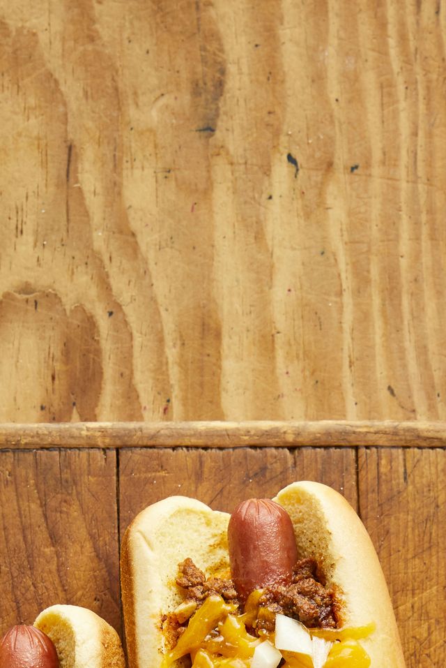 https://hips.hearstapps.com/hmg-prod/images/chipotle-chili-hot-dogs-recipe-1621275302.jpg?crop=0.365xw:0.364xh;0.217xw,0.260xh&resize=640:*