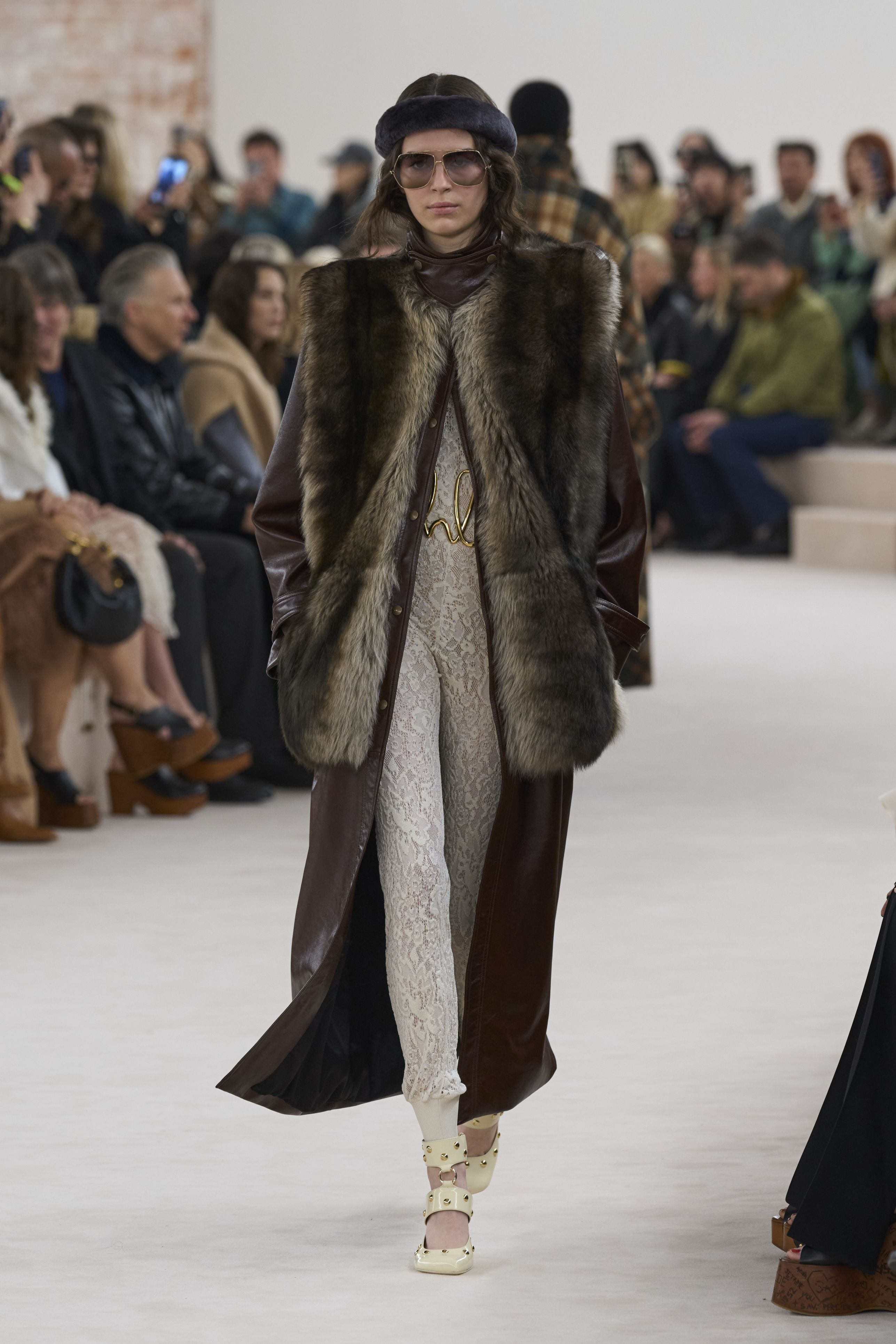 クロエ(CHLOÉ)2024-25秋冬コレクション | ファッション | ELLE クロエ(CHLOÉ)2024-25秋冬コレクション | ファッション | ELLE