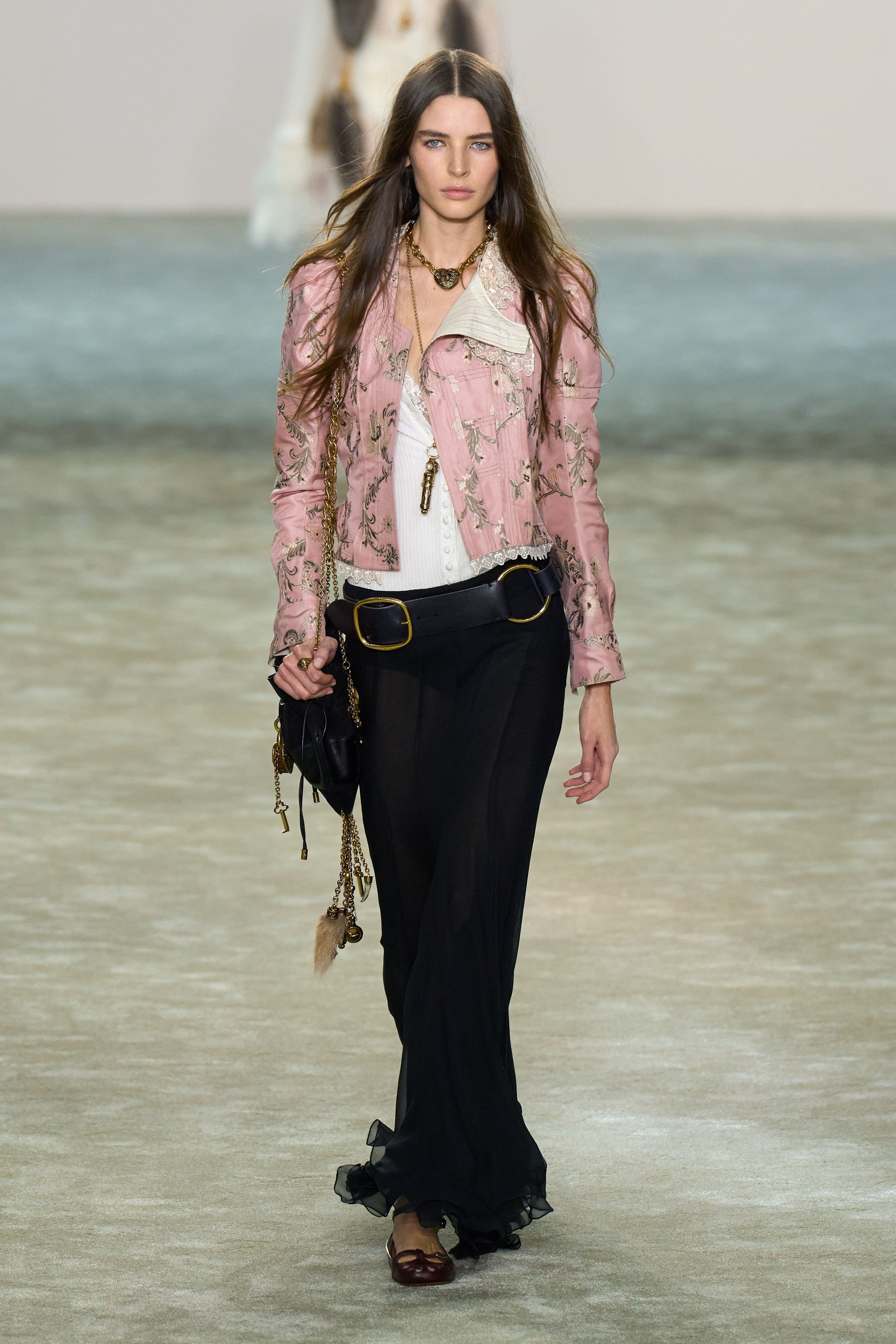 クロエ（CHLOE）2025-26秋冬コレクション | ファッション | ELLE