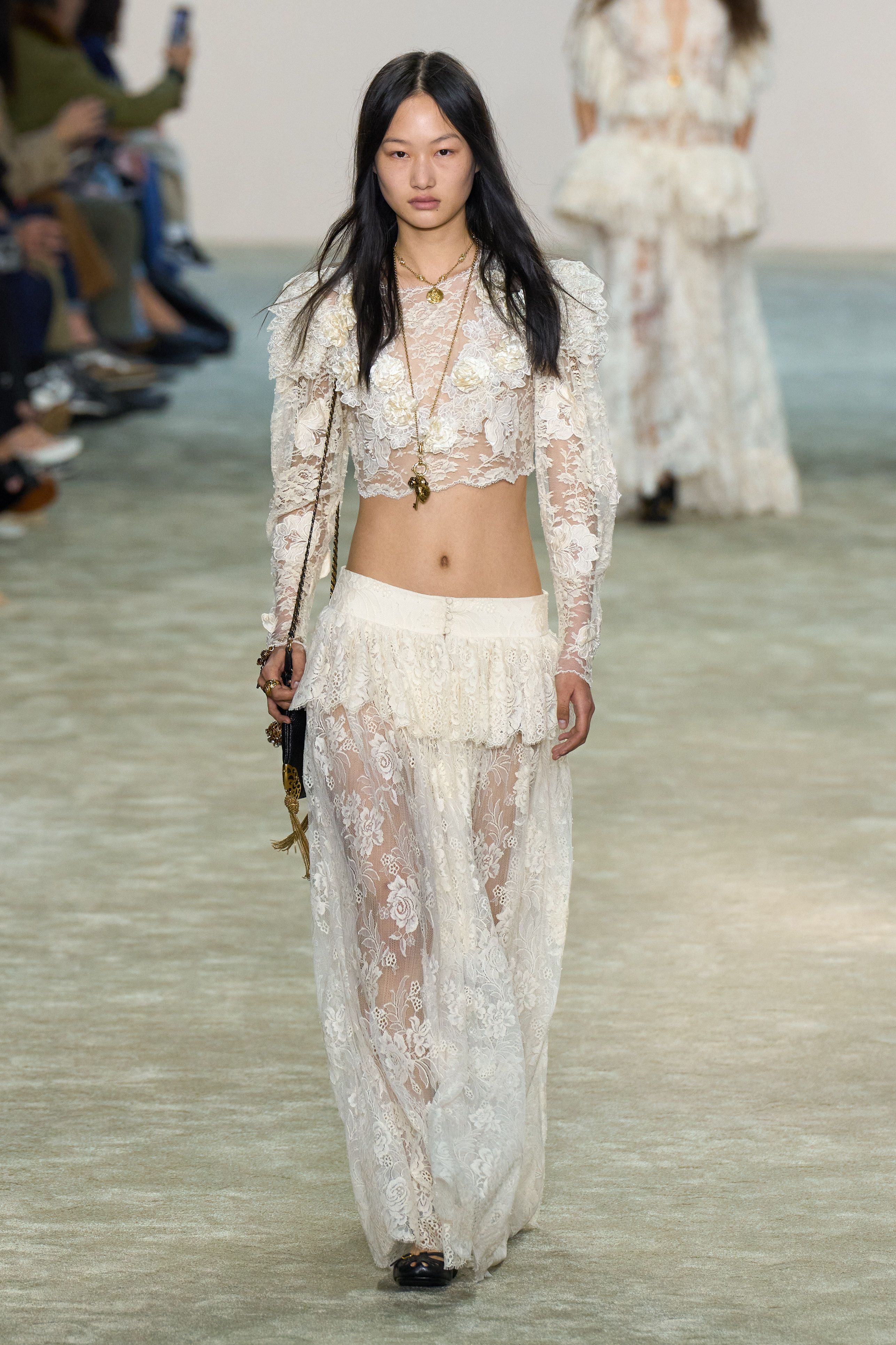 クロエ（CHLOE）2025-26秋冬コレクション | ファッション | ELLE