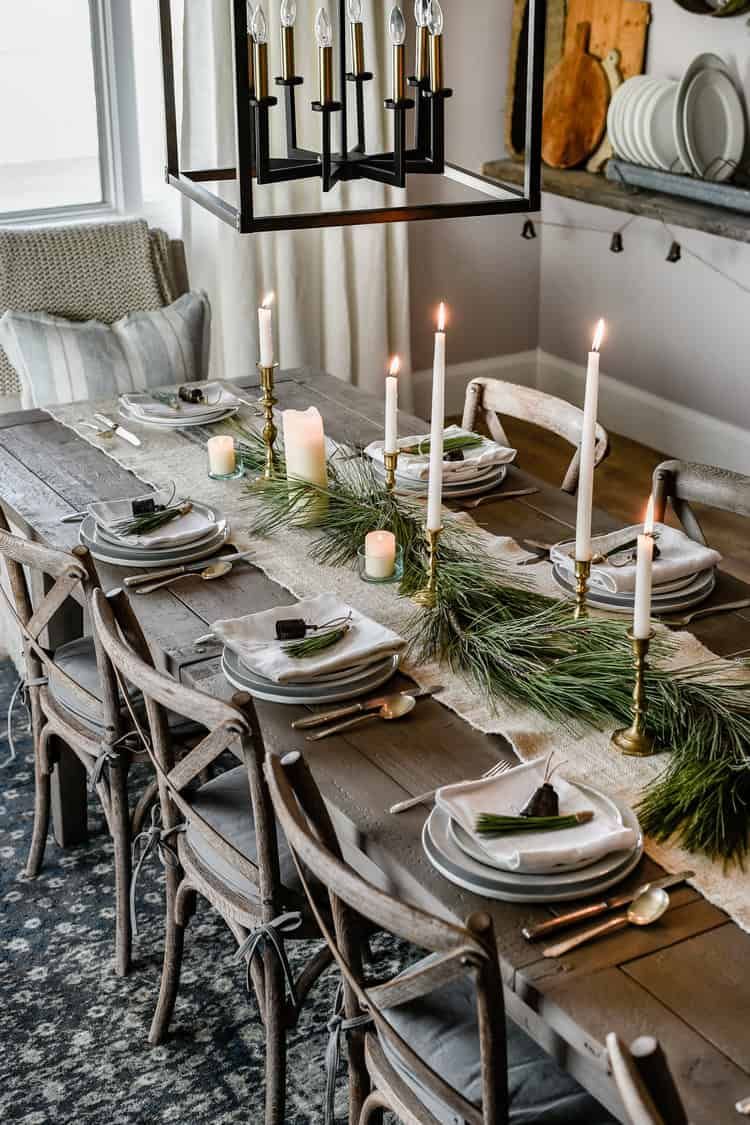 42 Best Christmas Centerpieces - Stylish Holiday Table Setting Ideas