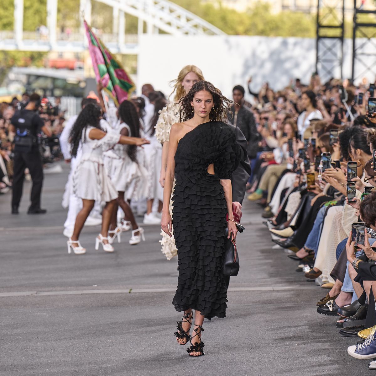 VOGUE PARIS COLLECTIONS #24 2017 2018 Fall Winter Runway Shows Chanel Gucci  £96.11 - PicClick UK