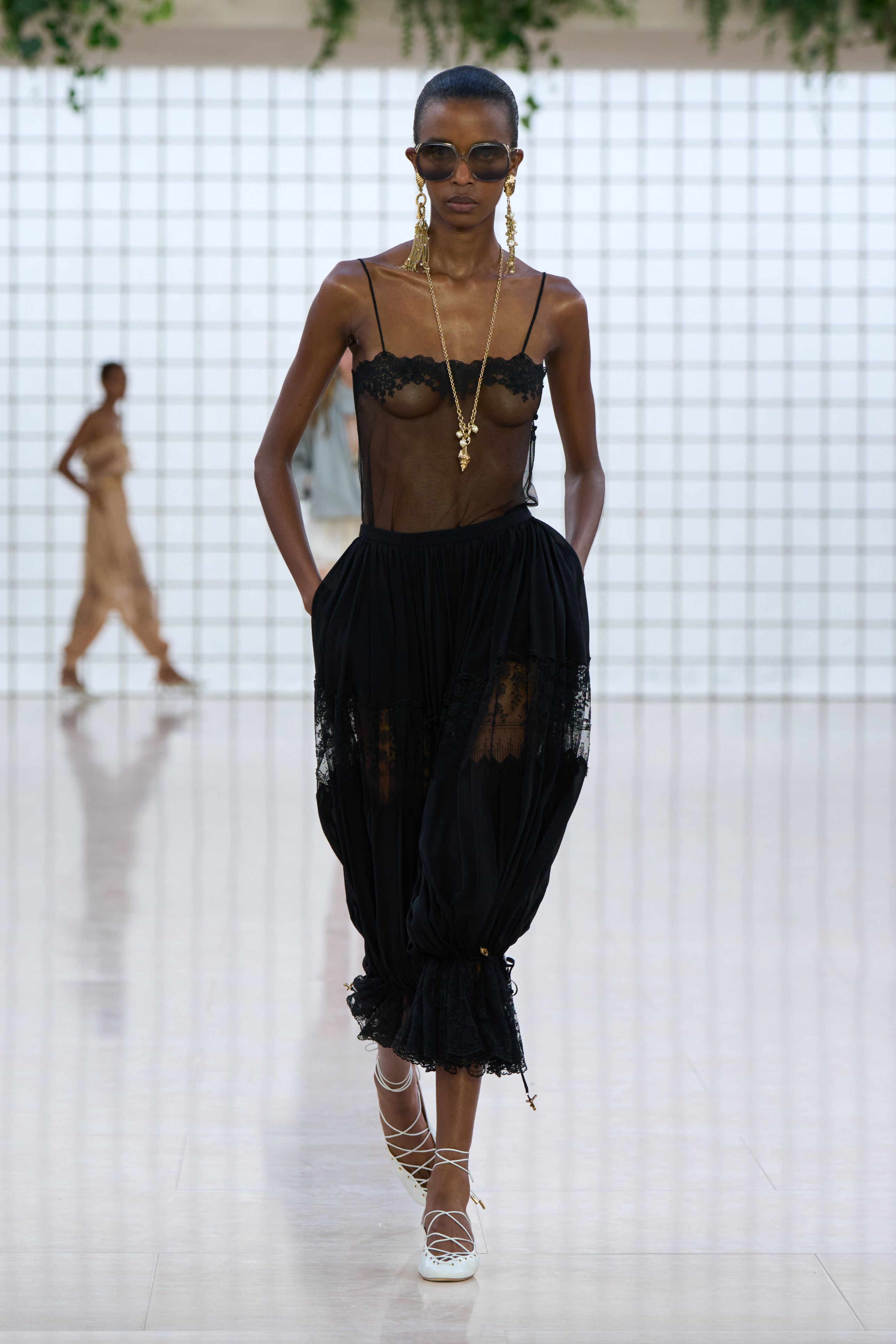 クロエ（CHLOE）」2025春夏コレクション | ファッション | ELLE