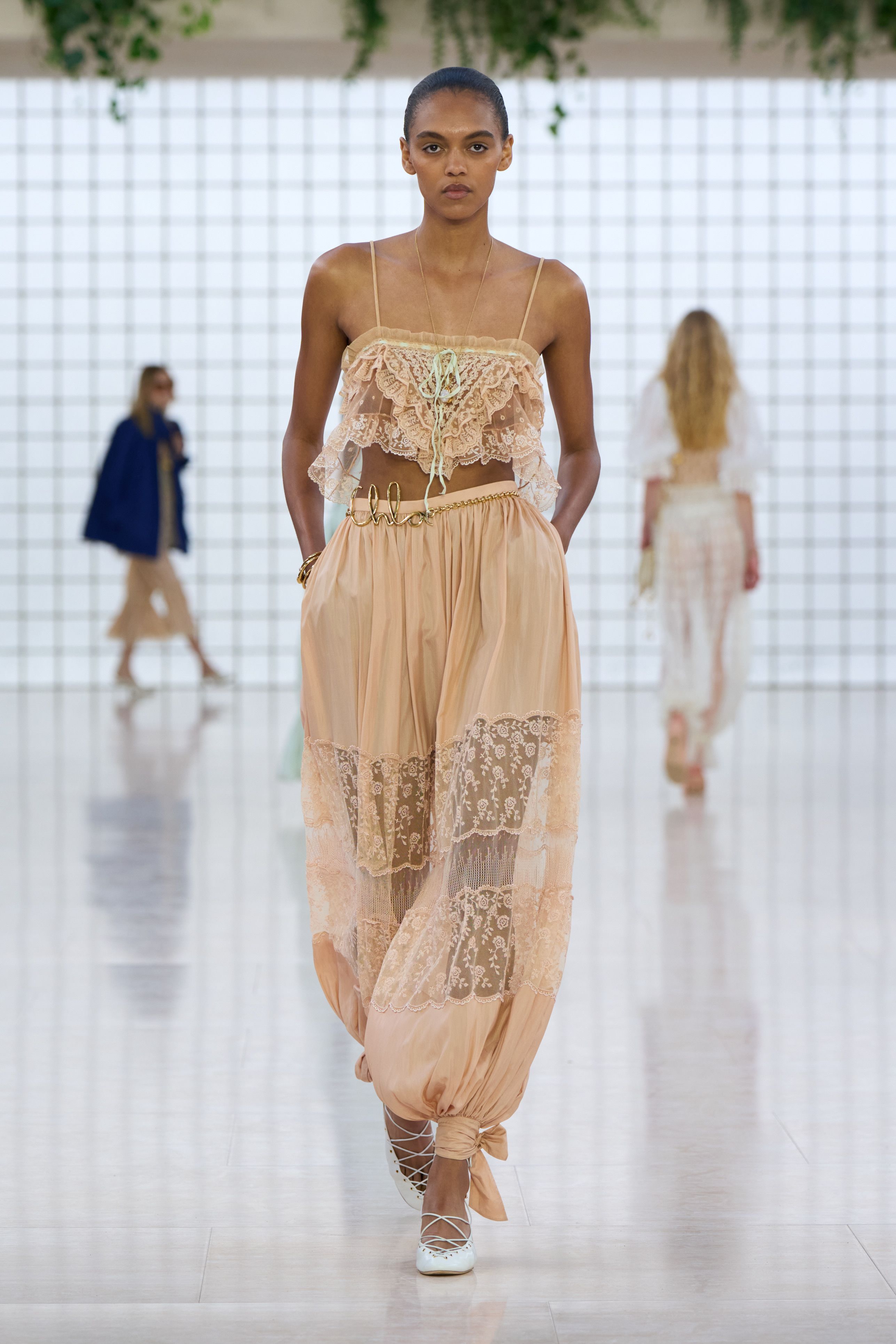 クロエ（CHLOE）」2025春夏コレクション | ファッション | ELLE