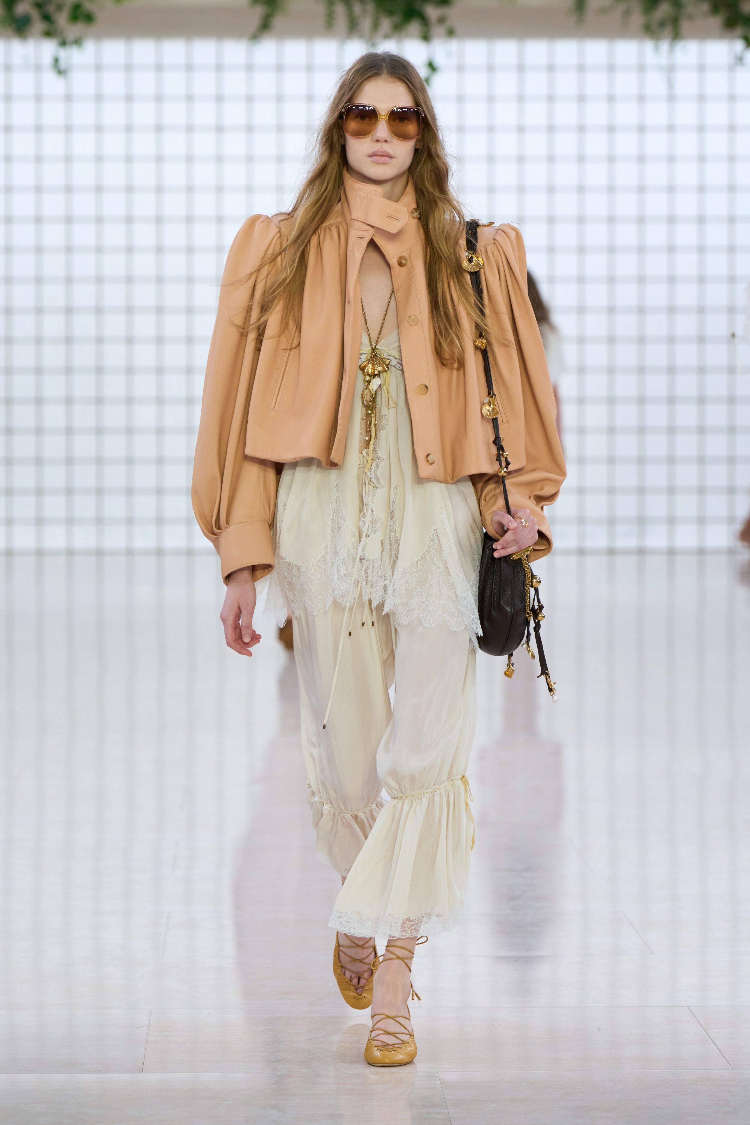 クロエ（CHLOE）」2025春夏コレクション | ファッション | ELLE