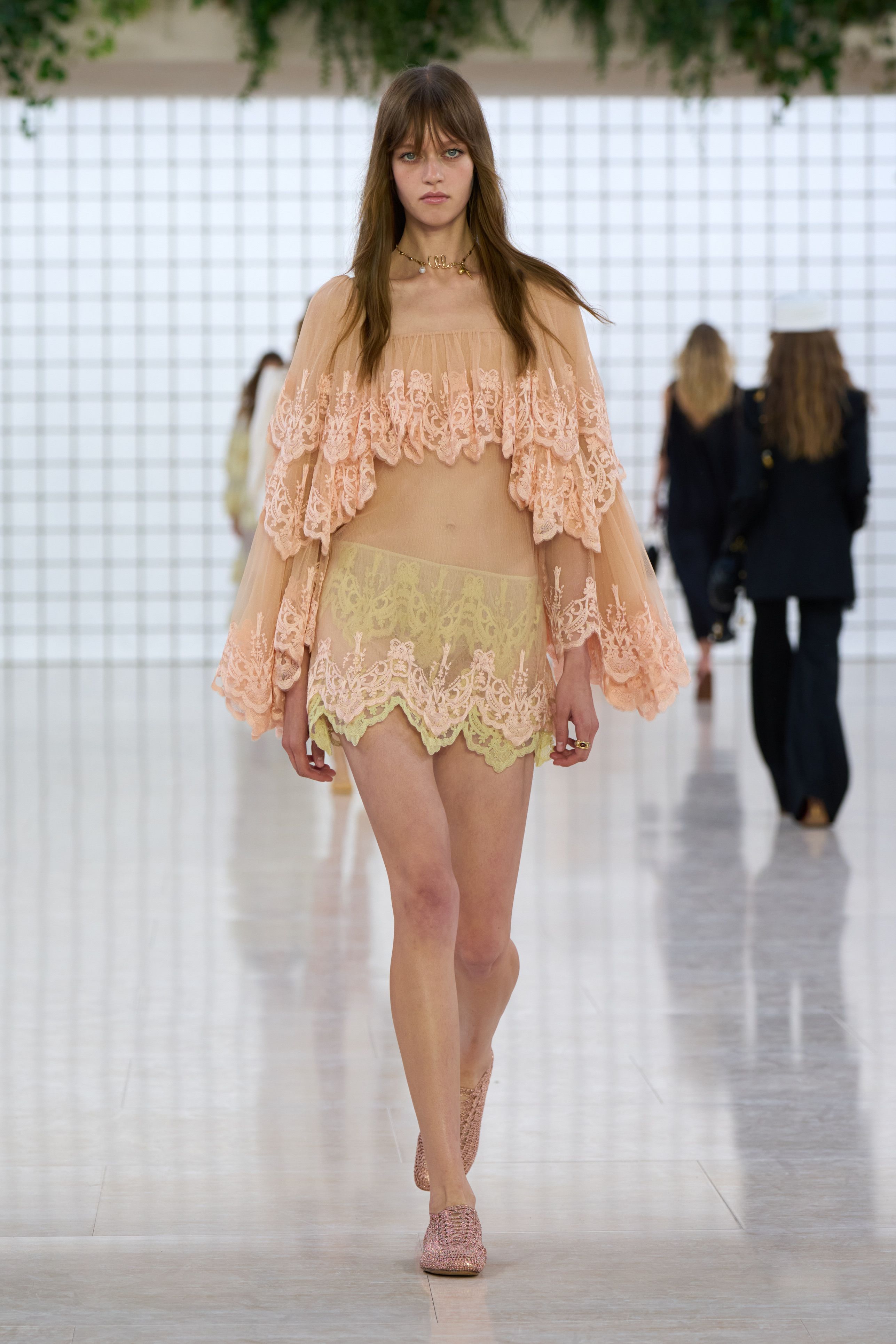 クロエ（CHLOE）」2025春夏コレクション | ファッション | ELLE