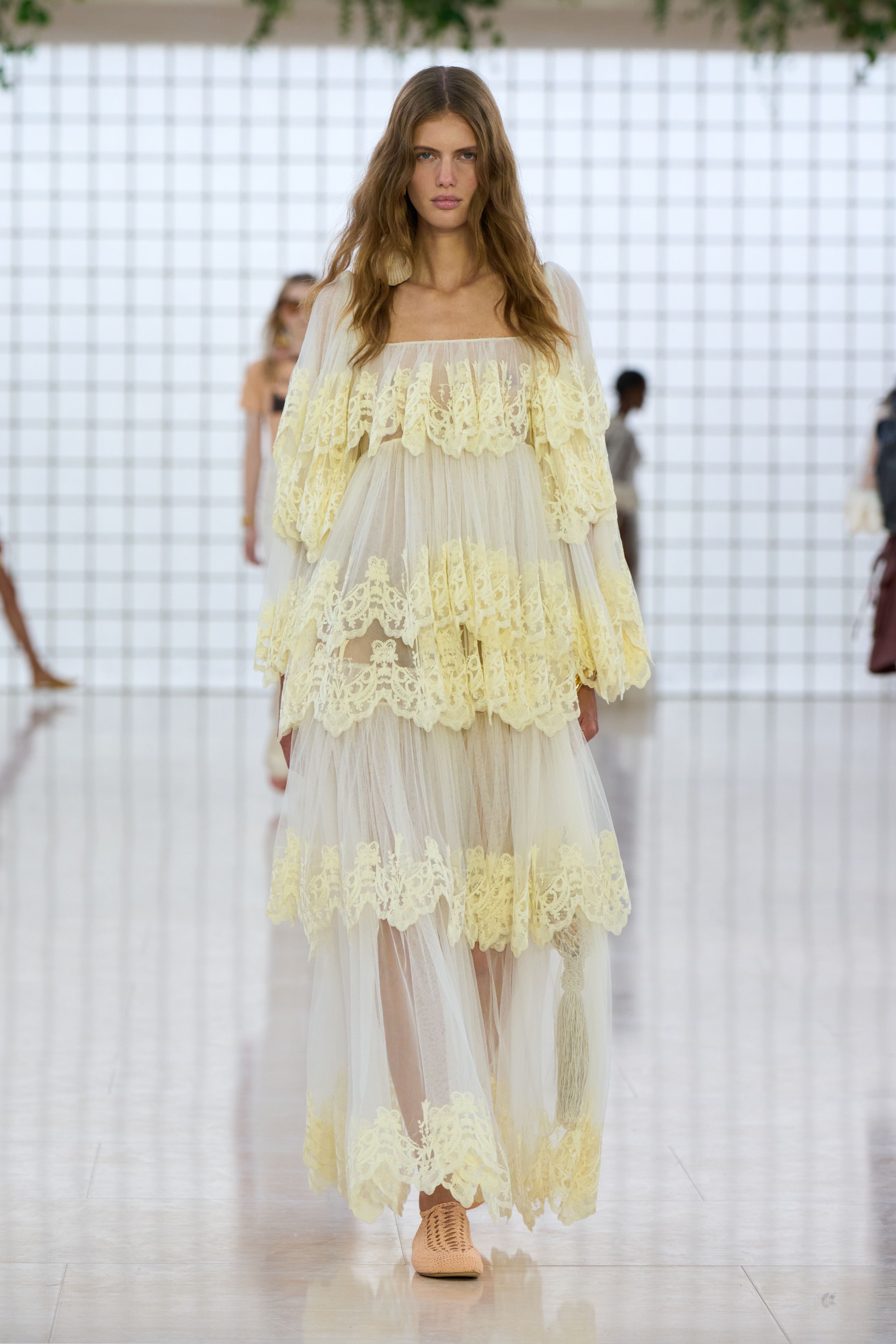 クロエ(CHLOE)」2025春夏コレクション | ファッション | ELLE クロエ(CHLOE)」2025春夏コレクション | ファッション | ELLE