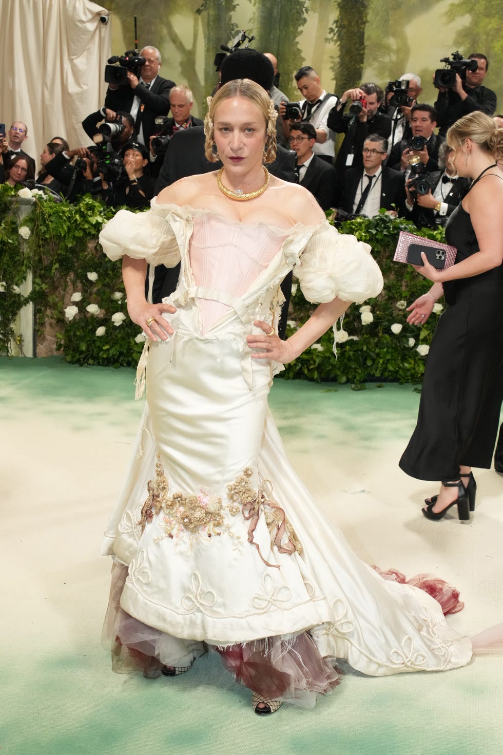 new york, new york may 06 chloë sevigny attends the 2024 met gala celebrating sleeping beauties reawakening fashion at the metropolitan museum of art on may 06, 2024 in new york city photo by jeff kravitzfilmmagic