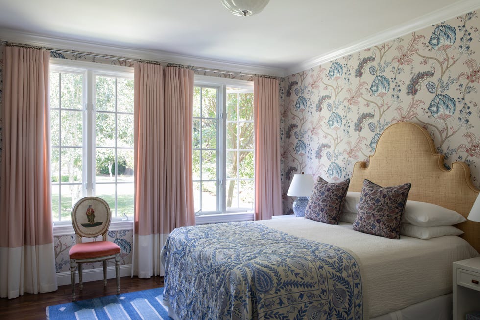 chloe warner bedroom 1 with floral walls and pink curtains,