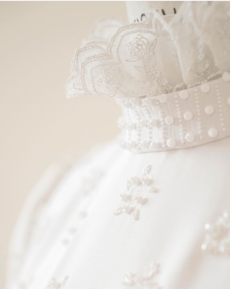 Chloé為Ellie Goulding特別訂製的白色絲質婚紗