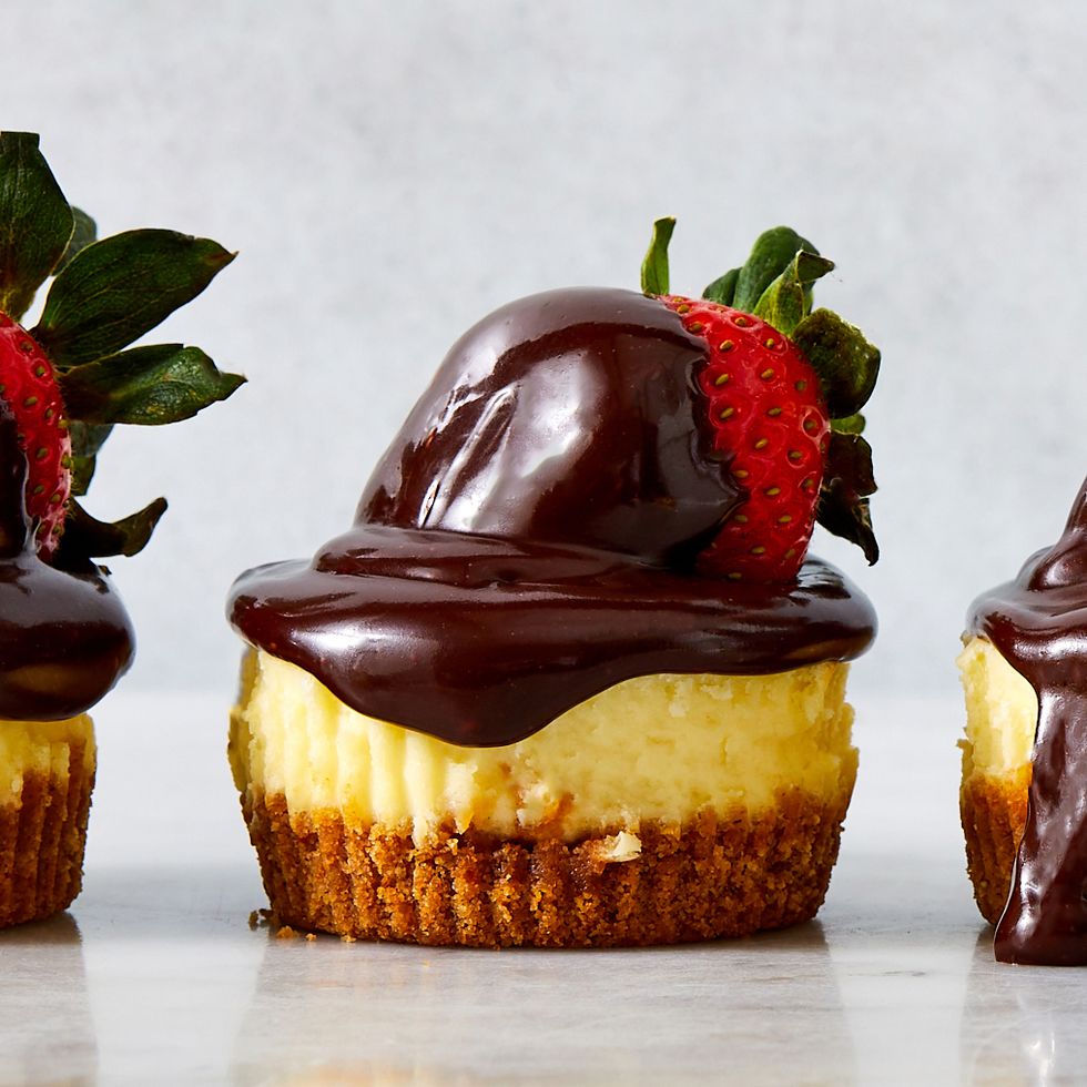 Mini Chocolate Covered Strawberry Cheesecakes - Confessions of a  Confectionista