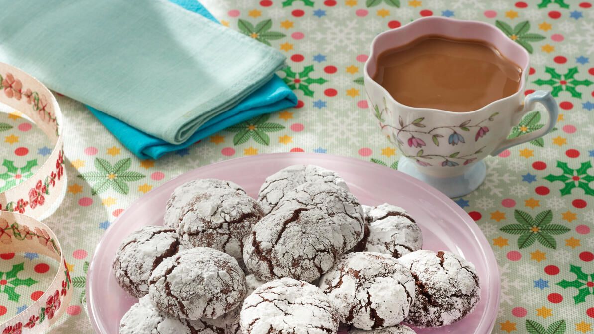 Easy Chocolate Crinkle Cookies Recipe - How to Make Chocolate Crinkle ...