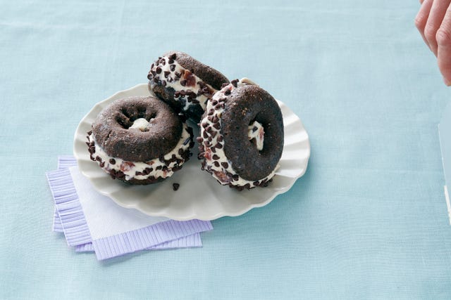 chocolate-doughnut-ice-cream-sandwich-recipe-easy-doughnut-ice-cream