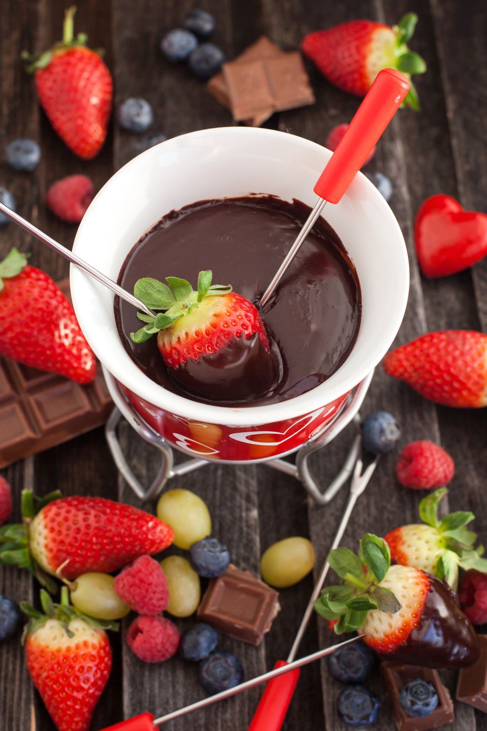 Chocolate fondue with fresh berries