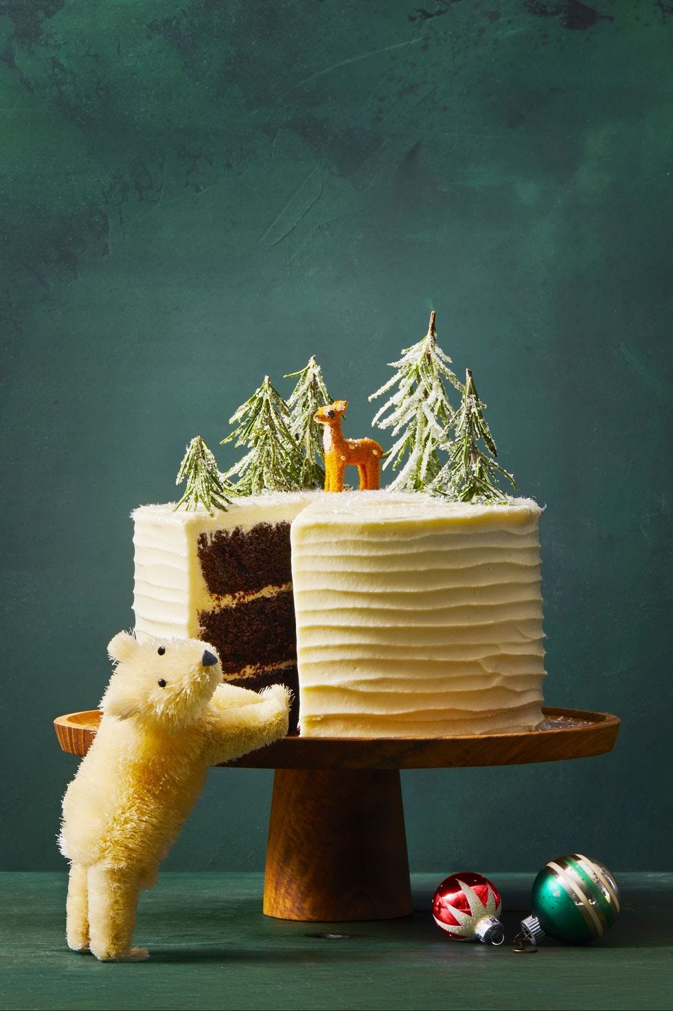 chocolate gingerbread cake with white chocolate buttercream
