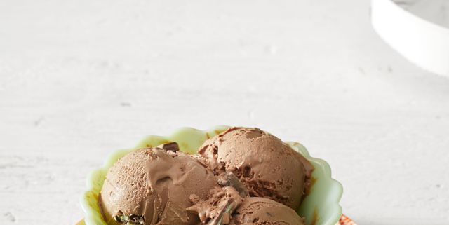 🍦MINT CHOCOLATE CHIP ICE CREAM MIX!🍨IN MY PIONEER WOMAN ICE CREAM MAKER!  SIMPLE AND EASY! DELICIOUS! 