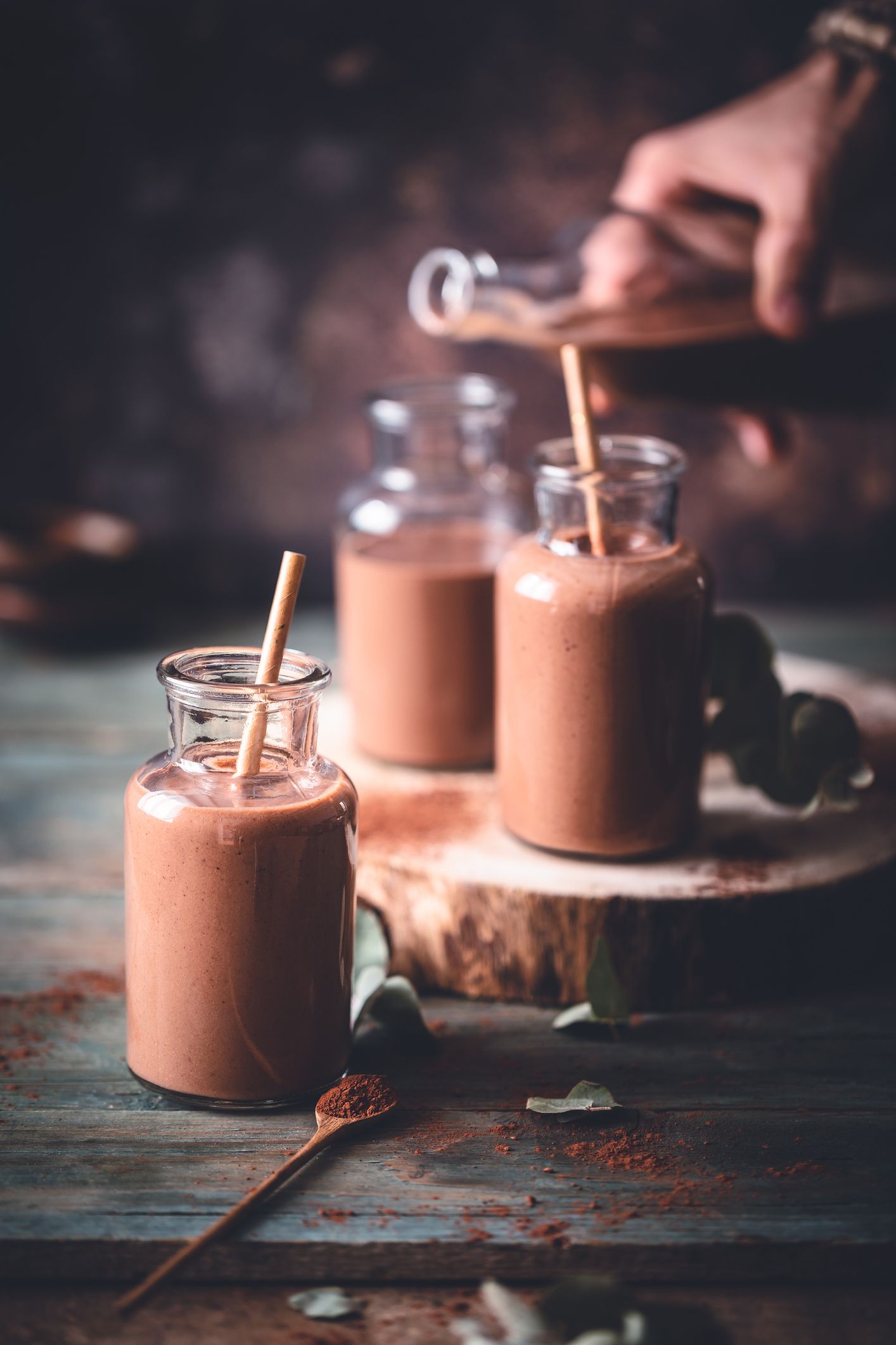 https://hips.hearstapps.com/hmg-prod/images/chocolate-peanut-butter-healthy-protein-smoothie-1641846060.jpg